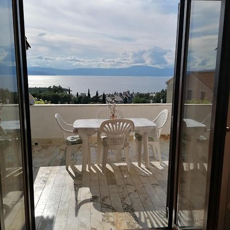 Apartment Domijan By El-Pi Tours Njivice Dış mekan fotoğraf