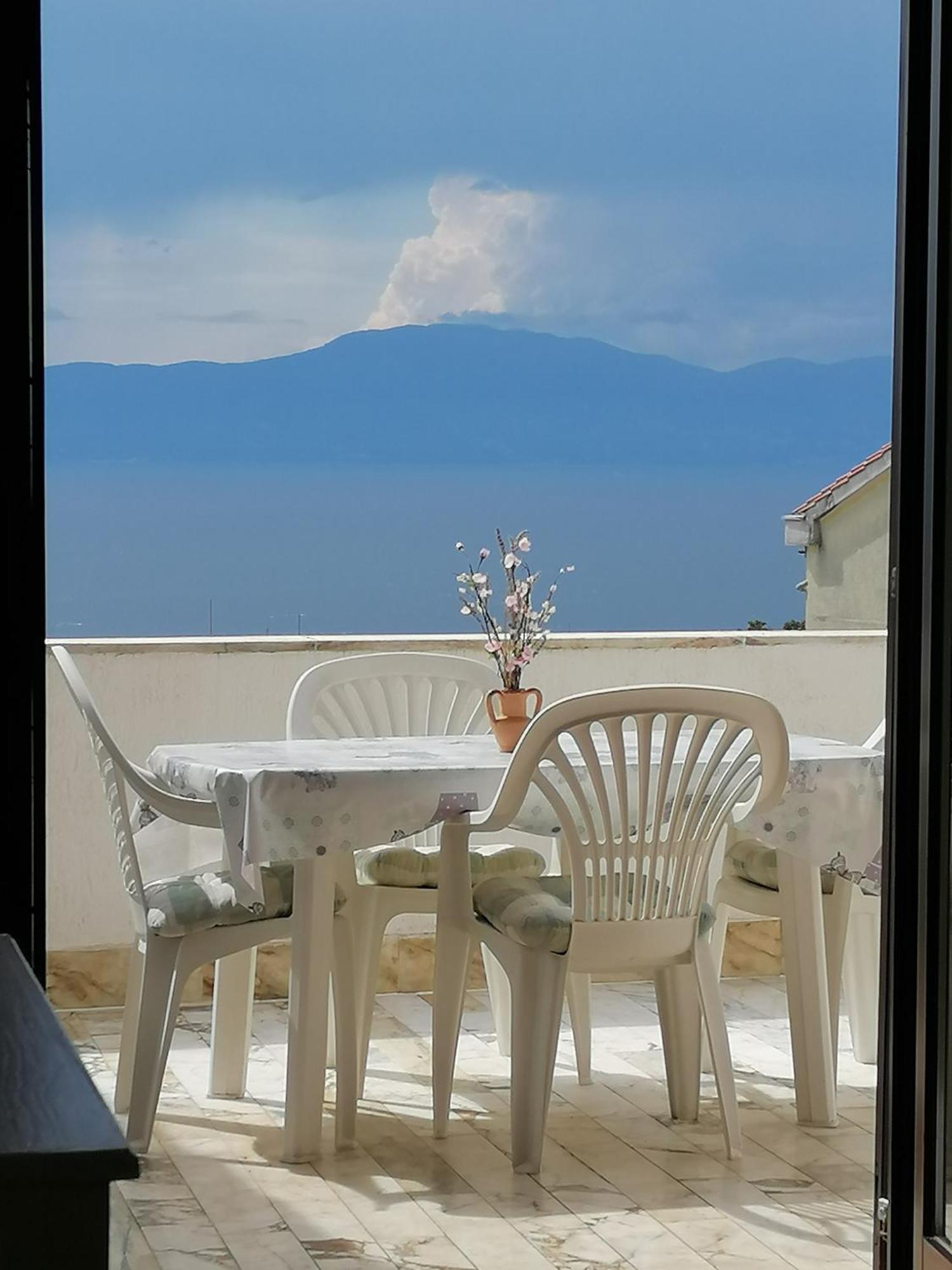 Apartment Domijan By El-Pi Tours Njivice Dış mekan fotoğraf